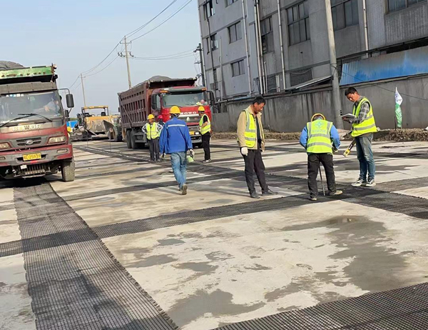 琼海老材料的新故事：玻璃纤维土工格栅如何在‘白改黑’浪潮中重获新生？